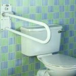 Hochklappbarer Wc Haltegriff mit stabiler Wandplatte für eine sichere Montage